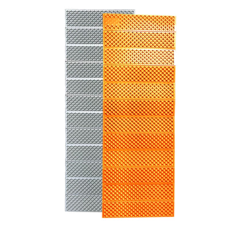 Colchoneta Aislante Termico Para Camping Liviana Impermeable Variedades - Imagen 3